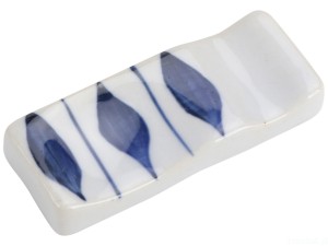Ceramiczna podstawka pod pałeczki z kobaltowym wzorem