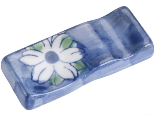 Ceramiczna podstawka pod pałeczki z motywem kwiatowym